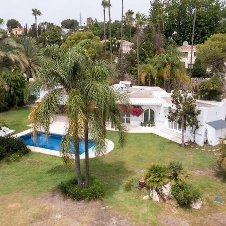 Villa El Pilar エステポナ エクステリア 写真