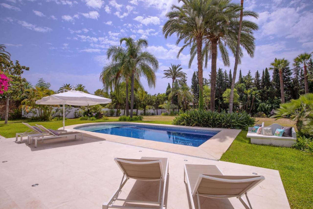 Villa El Pilar エステポナ エクステリア 写真